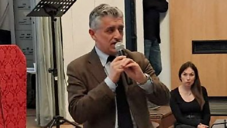 Rinuncia alla corsa campestre per aiutare il compagno in difficolt&agrave;