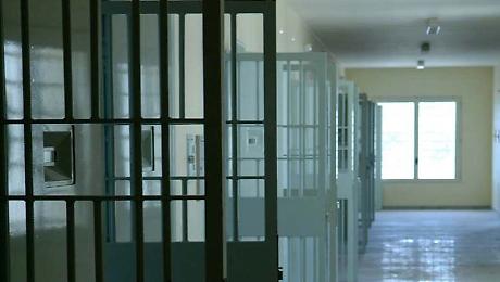 Maltrattava la madre anziana con cui conviveva: in carcere un 45enne