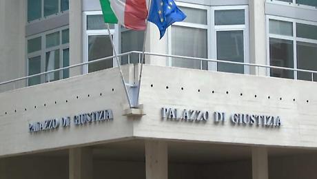 Sequestrati pi&ugrave; di 20 chilogrammi di hashish nascosti in auto. Tre anni e 4 mesi di carcere per il conducente