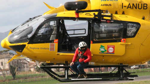Tragedia nelle campagne di Citt&agrave; di Castello, uomo di 70 anni muore mentre taglia un albero