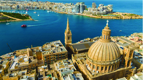 Cultura, traffico e finanza: La Valletta corre veloce tra barocco e cemento. La capitale di Malta ha migliorato notevolmente il suo volto