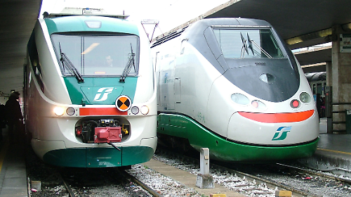 Treni, maxi ritardi in arrivo: lettera aperta dei pendolari contro il nuovo accordo di programma