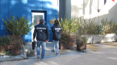Rifiuti pericolosi e non ammassati alla rinfusa. L'ultimo smaltimento risaliva al 2011: denunciato e multato l'amministratore