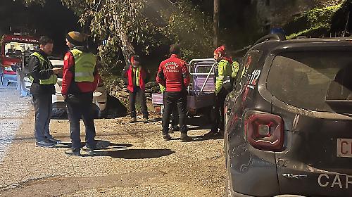 Ritrovato l'elicottero precipitato: è andato distrutto nell'impatto a Badia Tedalda