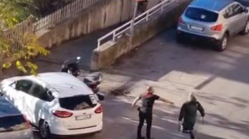 Lite con lancio di bottiglie in pieno giorno alla stazione di Fontivegge: video diventa virale e indigna i cittadini