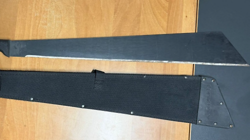 Sorpresi con un machete da 70 centimetri: denunciati tre giovani