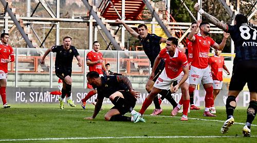 Vallocchia segna un gran gol e il derby va alla Ternana: Perugia ko (1-2)