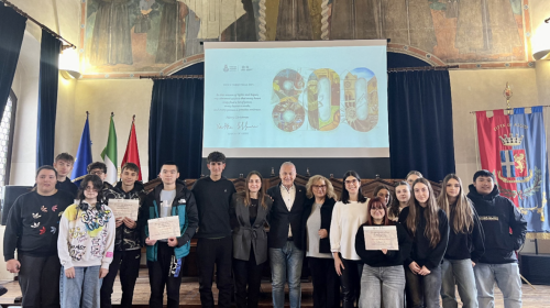 La IV/A del liceo Scientifico firma i biglietti di auguri per i leader del mondo