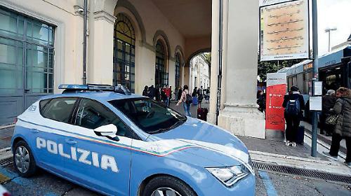 Accoltellato alla stazione di Fontivegge: 44enne in codice rosso, scatta la caccia all&rsquo;aggressore