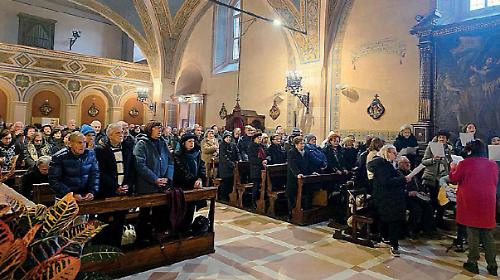 Santa Lucia tra sacro e profano: folla di fedeli e appassionati per le tradizionali cialde all’anice