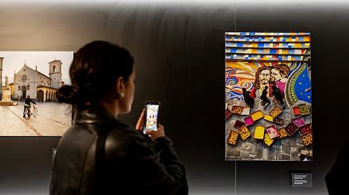 Boom di visitatori alla mostra di Steve McCurry a Montefalco: grande successo per l'esposizione