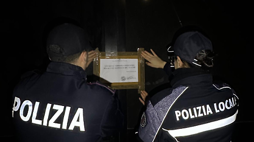 Bisca clandestina di poker texano, denunciate oltre 50 persone: giocatori, organizzatori e titolare del circolo