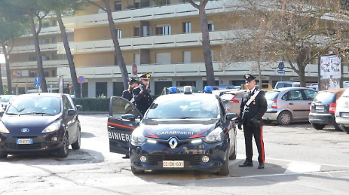 Fermato dal comandante fuori servizio, viene trovato in possesso di Mdma e metanfetamina: arrestato 43enne austriaco