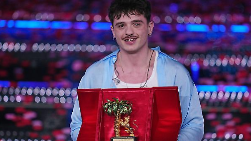 Sanremo, Olly torna sul palco dell'Ariston: superospite della prima puntata