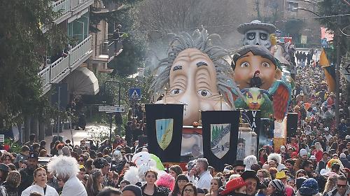 Carnevale a San Sisto, la guida all'evento: i carri dei 5 rioni, il percorso, il programma e come cambia la circolazione