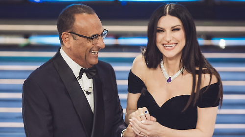 Sanremo 2026, la scaletta minuto per minuto della seconda serata: gli orari degli ospiti e dei cantanti in gara