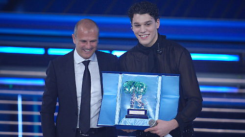 Sanremo 2026, Nicol&ograve; Filippucci vince nella categoria Nuove Proposte e conquista l'Ariston