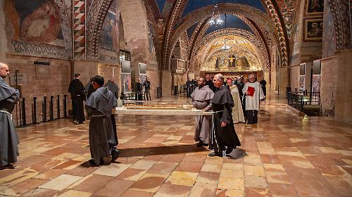 Le spoglie di San Francesco riposte nella tomba: chiuso il mese dell'ostensione. Video
