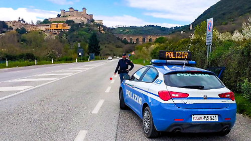 Fermato dopo un inseguimento in auto: arrestato 26enne irregolare sul territorio