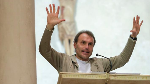 Don Marco Pozza: "Non rinnego l&rsquo;appellativo di don Spritz. L'incontro che non dimentico? Camminare con un serial killer condannato a 13 ergastoli"