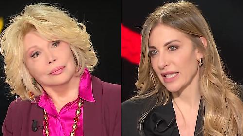 Amanda Lear senza freni a Belve: "Salvador Dal&igrave;? Impotente. Vi svelo com'&egrave; andata con David Bowie"