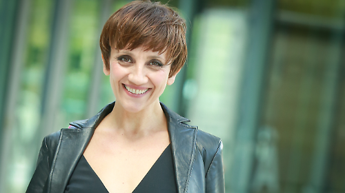 Lucia Ocone, il rapporto con la maternit&agrave; e la terapia: "Una donna che non ha figli non &egrave; egoista. Combatto la sindrome di Wonder Woman"