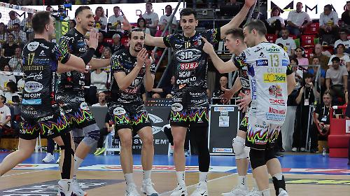 La Sir Susa Scai vola in finale scudetto: Piacenza battuta anche in gara 3