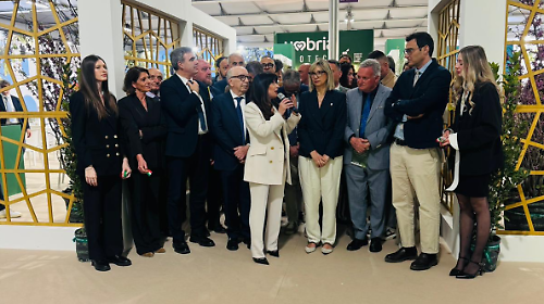 "Stili di Vite". L'Umbria apre le porte del padiglione al Vinitaly 2026: il taglio del nastro