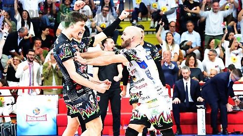 Lorenzetti si coccola la Sir Susa Scai: "Orgoglioso dei ragazzi, ora la finale scudetto"