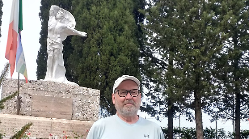 Dal Canada al Trasimeno per festeggiare il 25 aprile: "Qui ha combattuto mio padre, ora &egrave; la mia seconda casa"