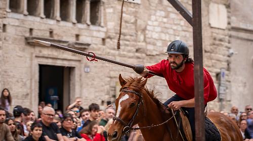 Narni, il 3 maggio la festa del patrono San Giovenale: Corsa all'Anello storica con 12 fantini in gara