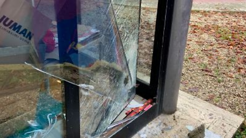 Non si ferma l&rsquo;ondata di furti: vetrata spaccata alla Piattaforma, portati via incasso e tablet