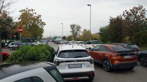 Stop alla sosta selvaggia in ospedale: controlli a tappeto e multe da parte della polizia locale