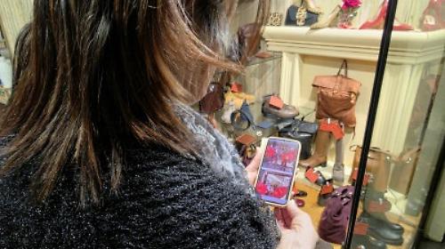 Commercianti uniti nella chat condivisa che vigila sul centro