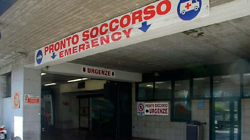 Scontro frontale fra due auto, parto cesareo d'urgenza salva il bimbo di una 31enne rimasta ferita