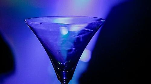 Alcol fuori orario, chiusura per un bar: sanzioni per 13 mila euro