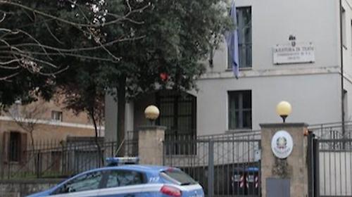 Clandestino albanese fermato dalla polizia per un controllo ed espulso. Aveva precedenti per atti osceni