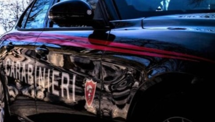 Cerca di truffare una signora di 77 anni, lei lo scopre e chiama i carabinieri: arrestato 21enne