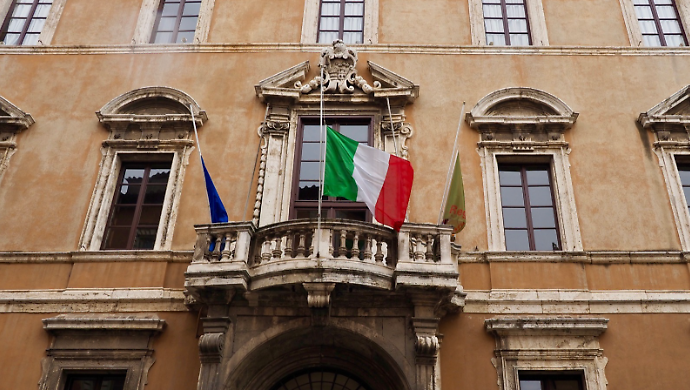 Bandiere a mezz'asta anche in Umbria per i tre carabinieri deceduti