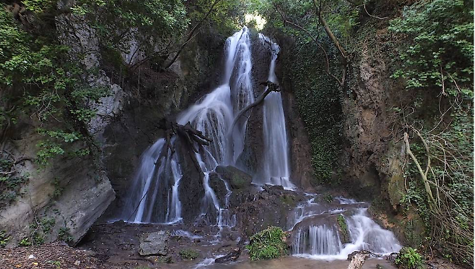 Cascate del fiume Menotre: come raggiungerle e dove ammirare il "velo della sposa"
