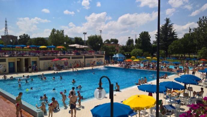 Muore in piscina, i familiari vogliono Comune e gestori nel processo