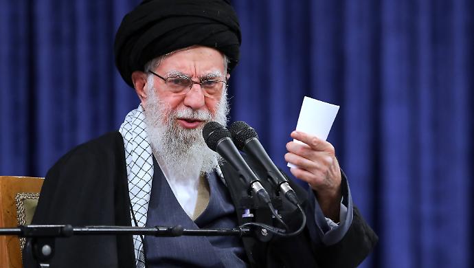 Iran, media israeliani: "Recuperato il corpo di Khamenei"