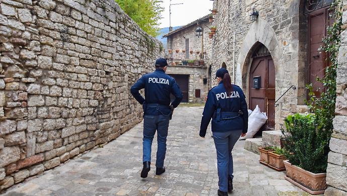 Trovato in casa con panetti e dosi di hashish: agli arresti domiciliari un 28enne
