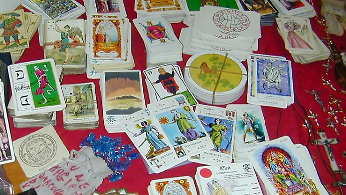 Truffa delle maghe, inchiesta chiusa. Dodici persone responsabili di associazione a delinquere: spillati centinaia di migliaia di euro