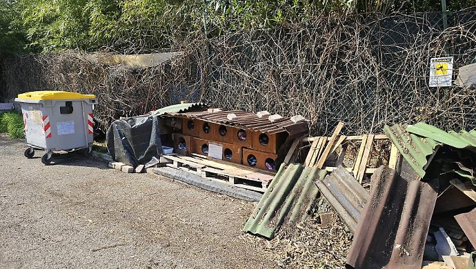 Vandali distruggono colonia felina a Ponte San Giovanni: le casette riparavano 25 gatti