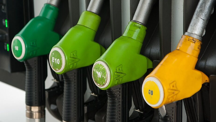 Scatta il Decreto carburanti, taglio di 25 centesimi: ecco quanto costano adesso gasolio e benzina