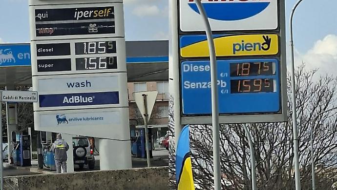 Taglio accise carburanti, ma in Umbria non tutti si adeguano: riduzione dei costi a macchia di leopardo