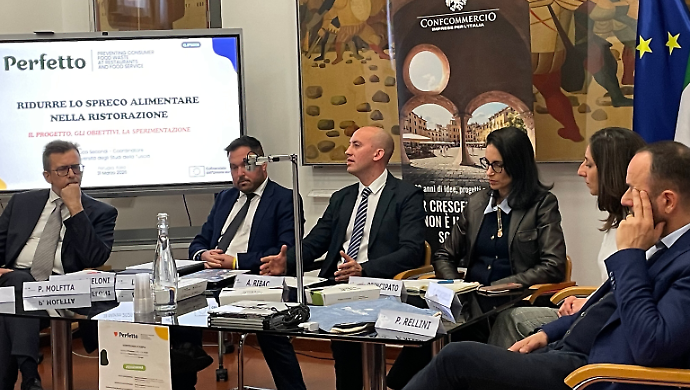 Misure anti spreco nei ristoranti: doggy bag, mezze porzioni e intelligenza artificiale