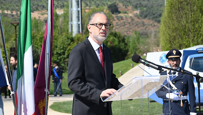 Il questore Sallustio al 174esimo anniversario della polizia di Stato: "Sono raddoppiati i casi di stalking"