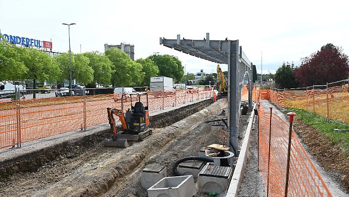 Conto alla rovescia per i lavori del Metrobus a Perugia: installate le pensiline